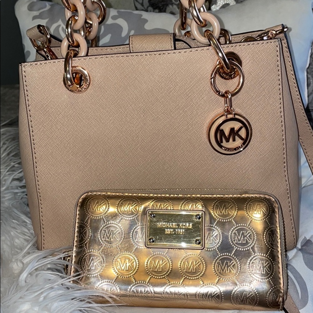 Selling Michael Kors pale pink purse & wallet - Picture 7 of 10